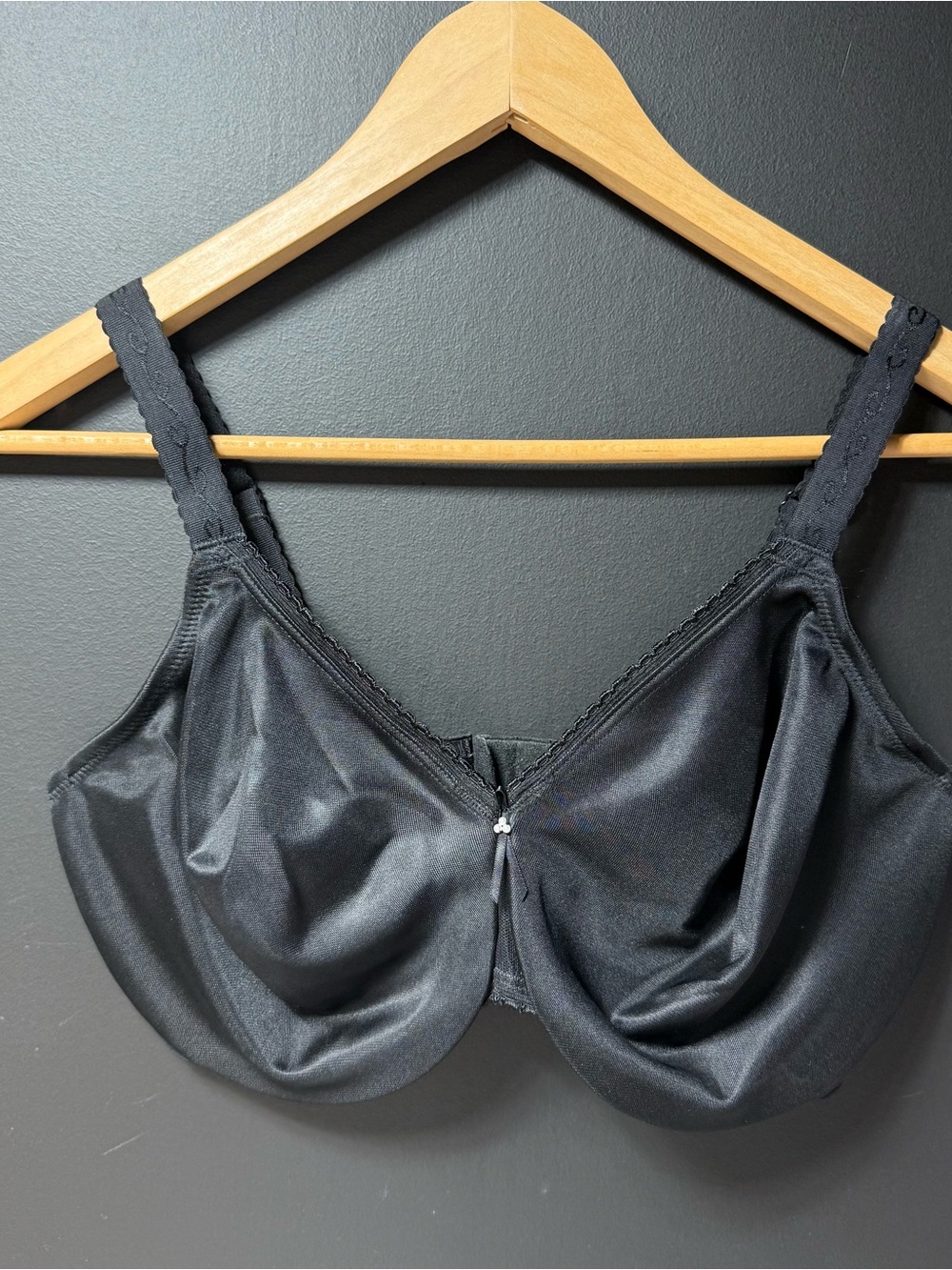 Wacoal
Full Figure Simple Shaping Minimizer Bra 857109